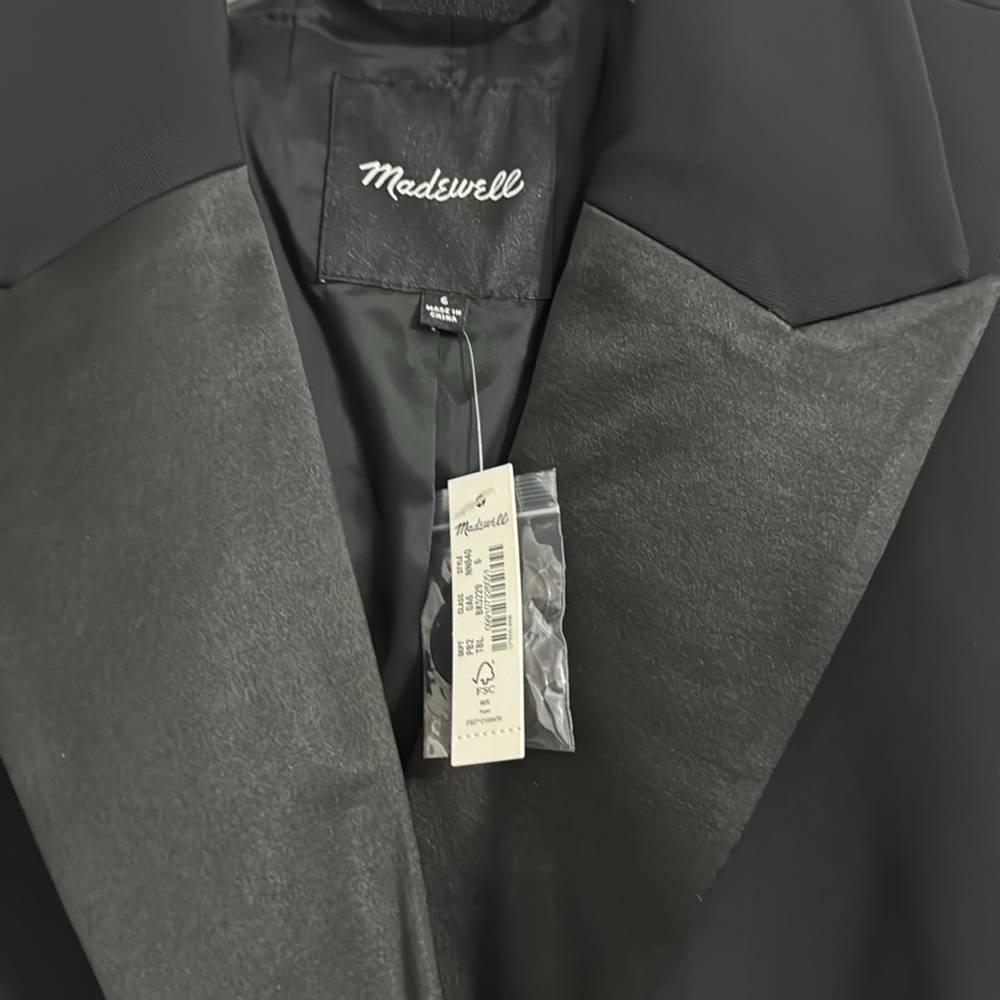 Cropped Tuxedo Blazer